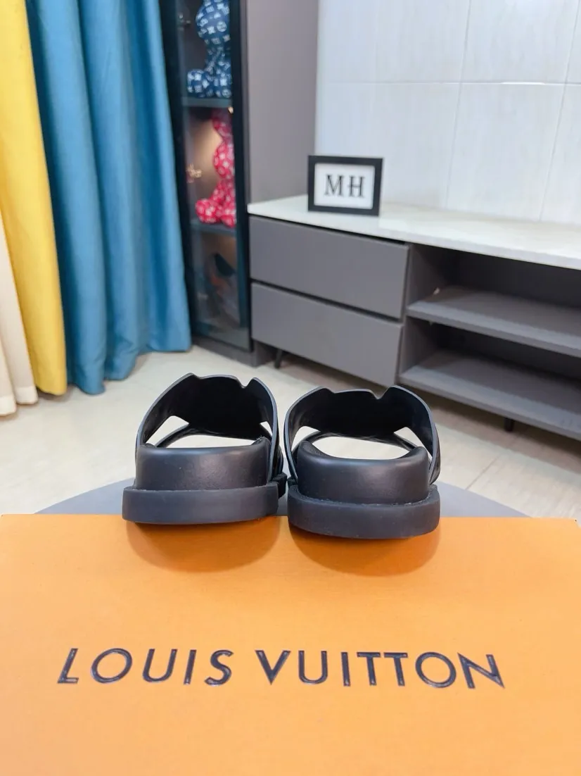 Men's shoes 💰360🌹🌹 (lv-Louis Vuitton) new men's sandals, high-end boutique, exquisite embossed logo decoration on the upper, fine workmanship, super soft soles, casual, loose and comfortable, a must-have in summer! \nsize：38-44